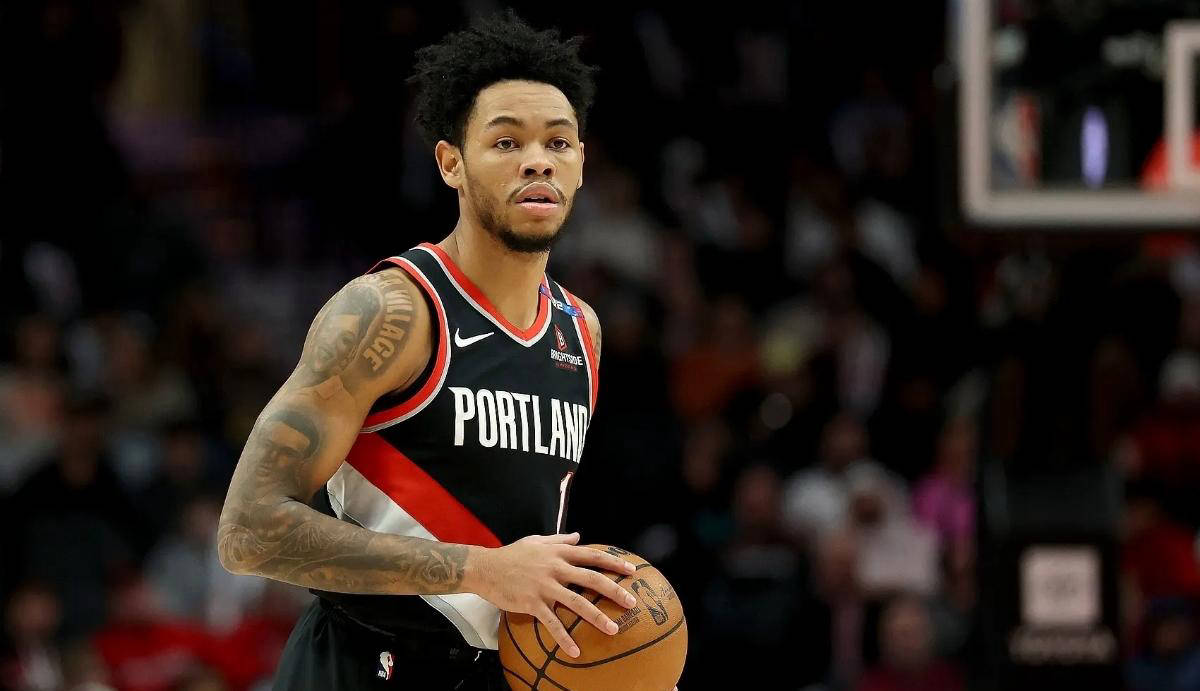 爱游戏官网-关于赛前密尔沃基雄鹿调整名单以备中超，复出首秀环节打磨，目标明确，赛程密集仍需轮换的信息