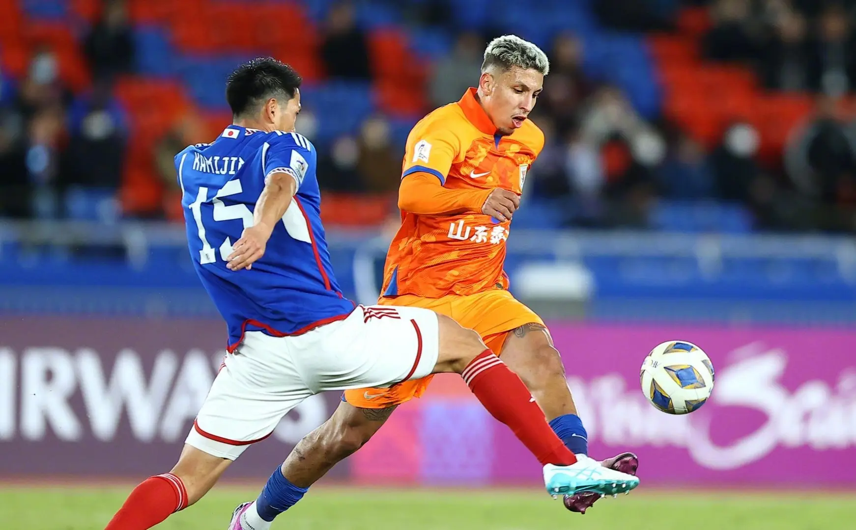 爱游戏体育-山东泰山训练开放日，国际比赛日单刀错失引欢呼，中超在即，细节决定成败(山东泰山足球最新消息比赛)