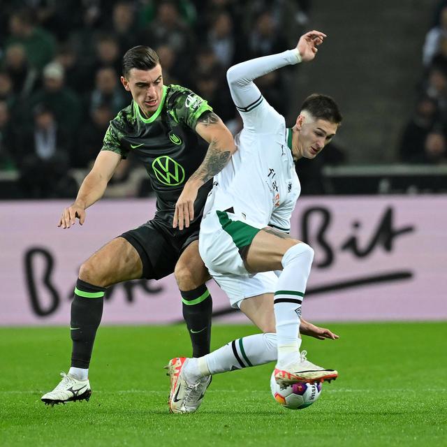 爱游戏官网-包含今晨上海久事备战西甲门兴格拉德巴赫防线松动备战社区盾之后，JackeyLove在快船比赛中伤愈复出的词条